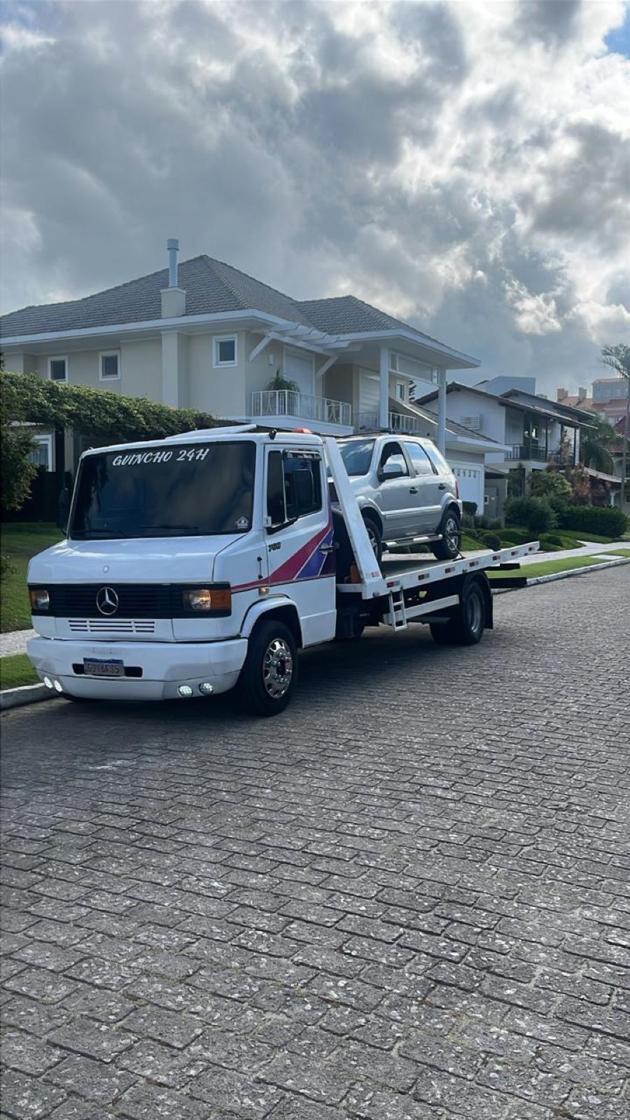 Auto socorro 24h em Florianópolis com a Guincho Mega
